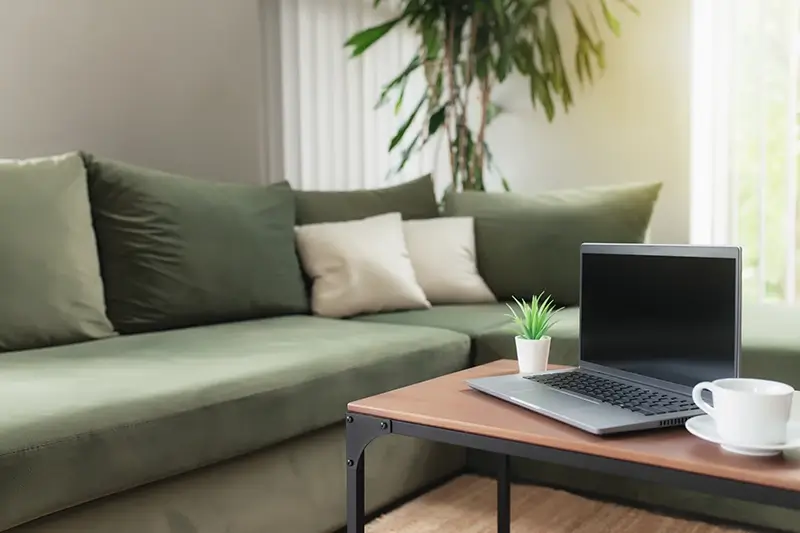 Wygodna kanapa w biurze